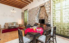 Old Palace Apartment